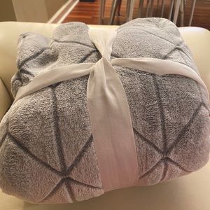 Queen size fluffy blanket